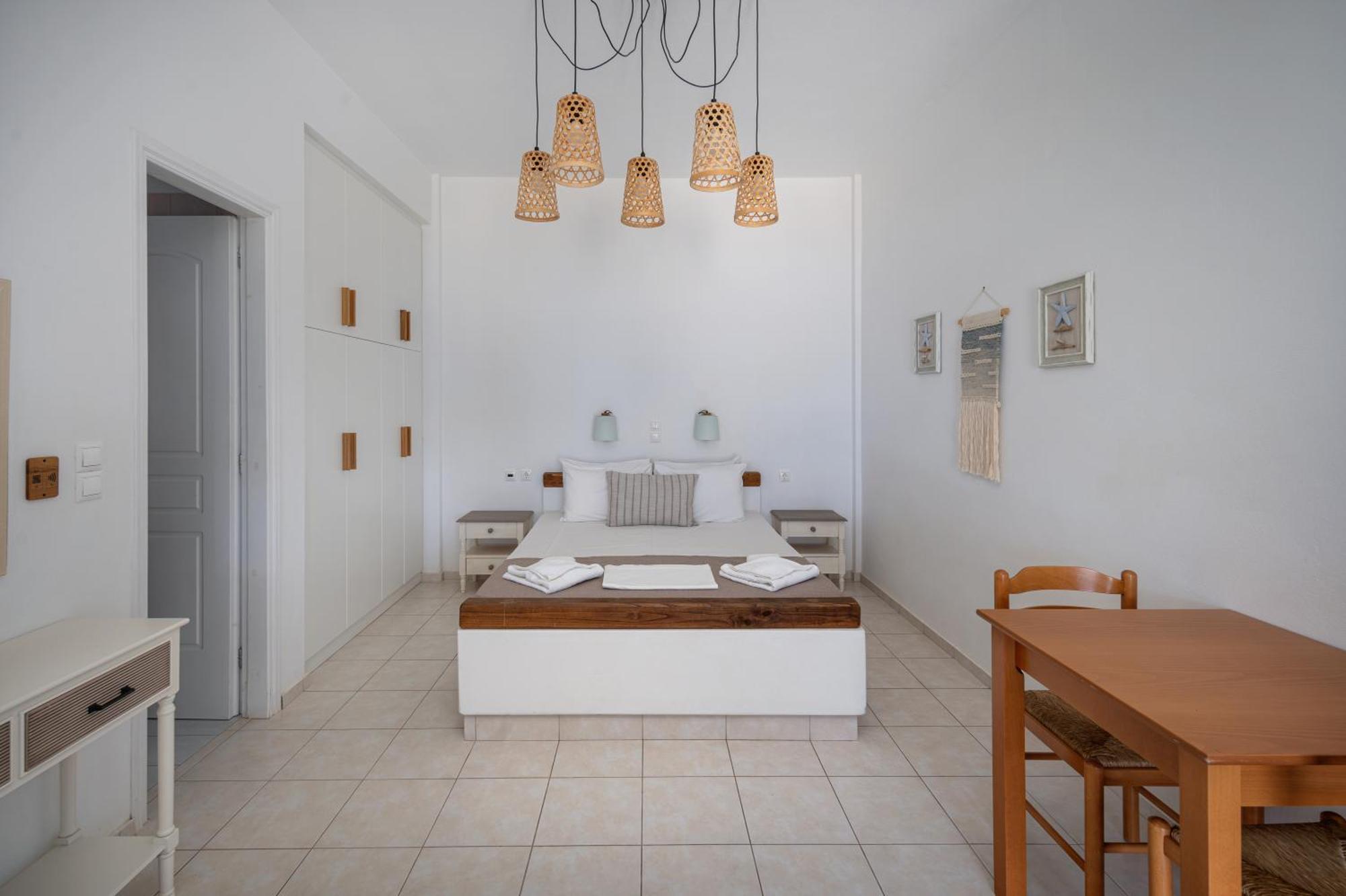 Galazio Seaside Apartments Livadakia Eksteriør bilde